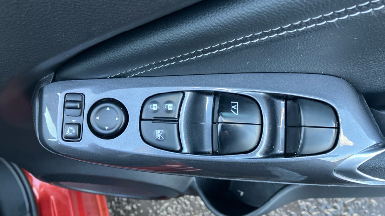 Nissan Juke 1.0 DiG-T 114 N-Connecta 5dr Petrol Hatchback